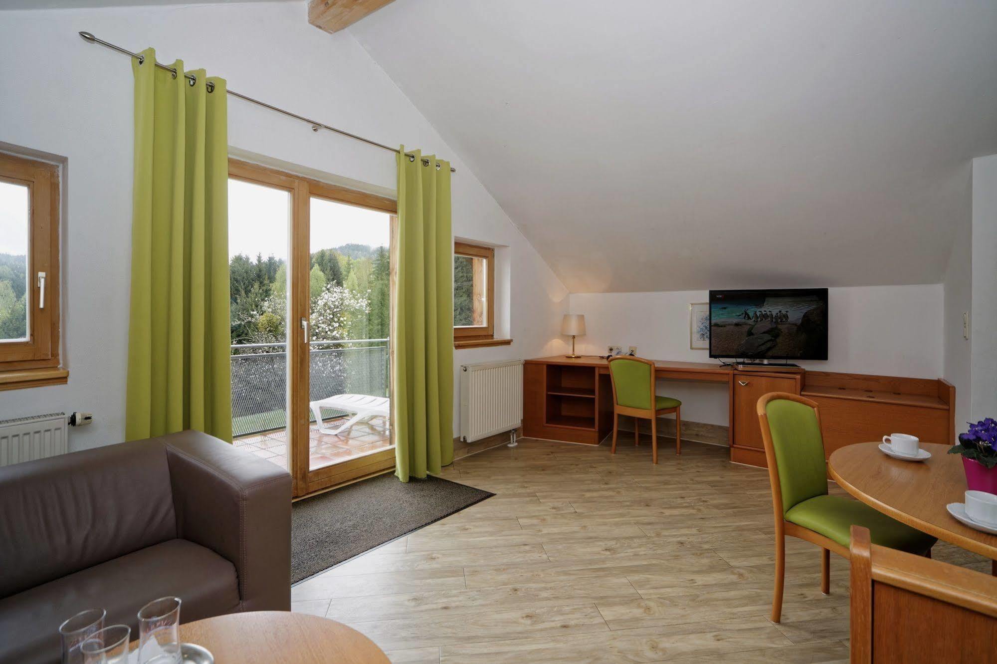 Village Hotel Bayerischer Wald Нойкирхен Экстерьер фото